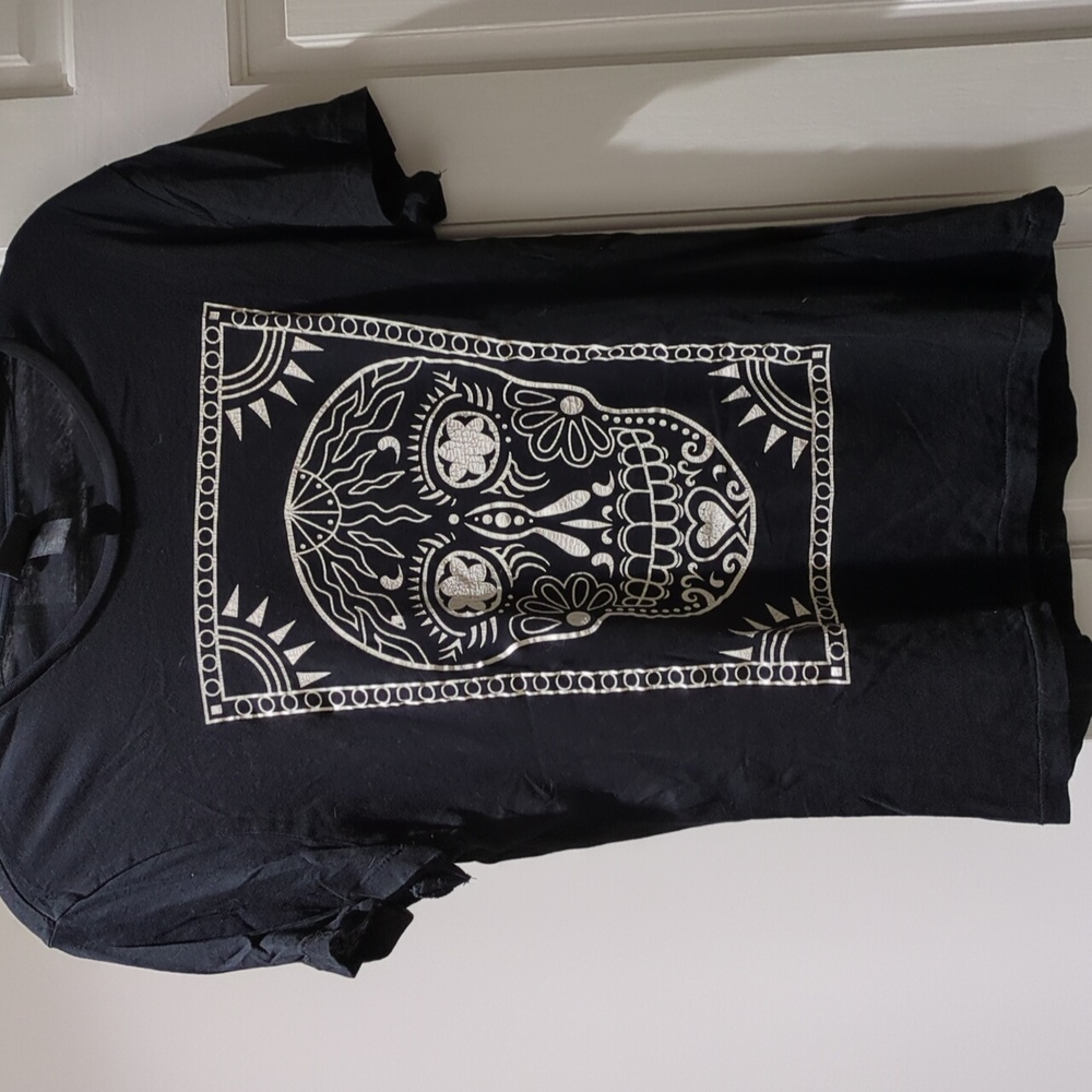 H&M black skull t shirt small